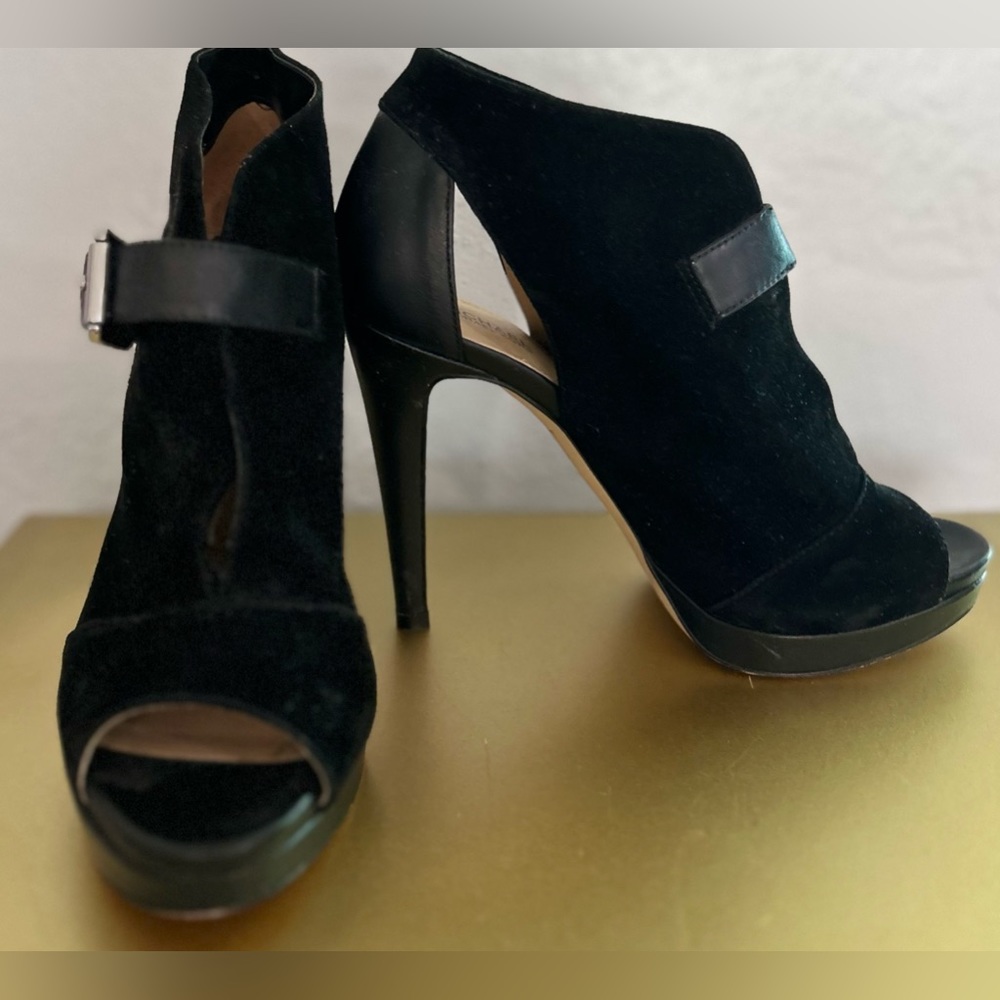 Michael Michael Kors Isabelle 5” heel and open toe /